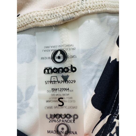 NWT Mono B Cream and Navy Floral Leggings Size S - Picture 2 of 4